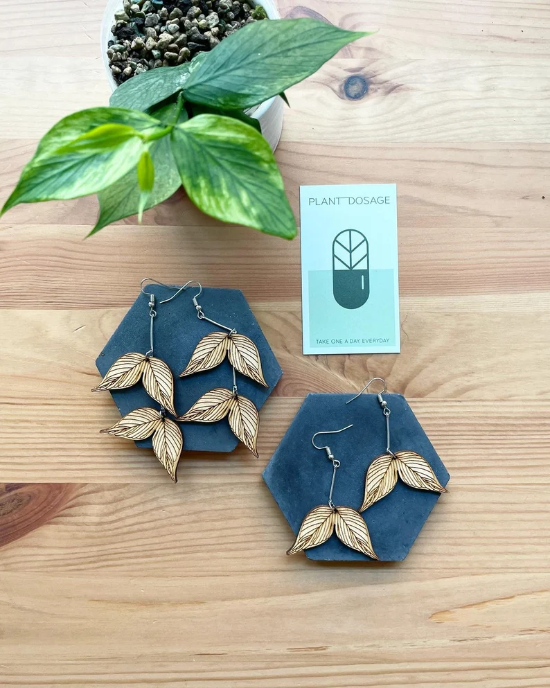 Wooden Hoya Polyneura Fishtail Plant Earrings