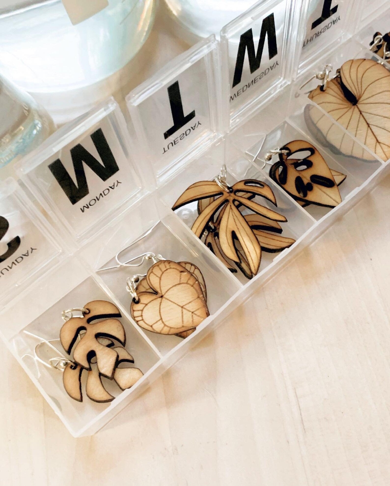 Pill Case 7 Set Plant Wooden Earrings - Plant Dosage