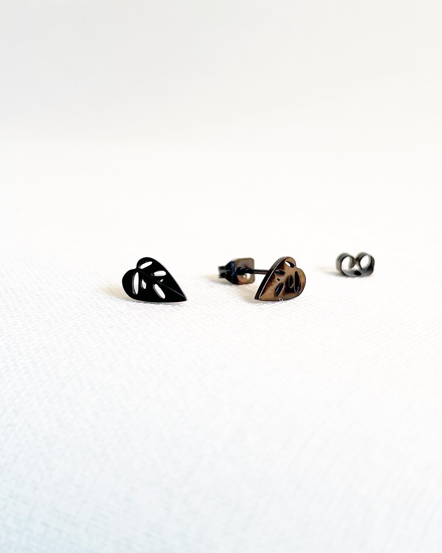 Monstera Adansonii Metal Stud Earrings - Plant Dosage