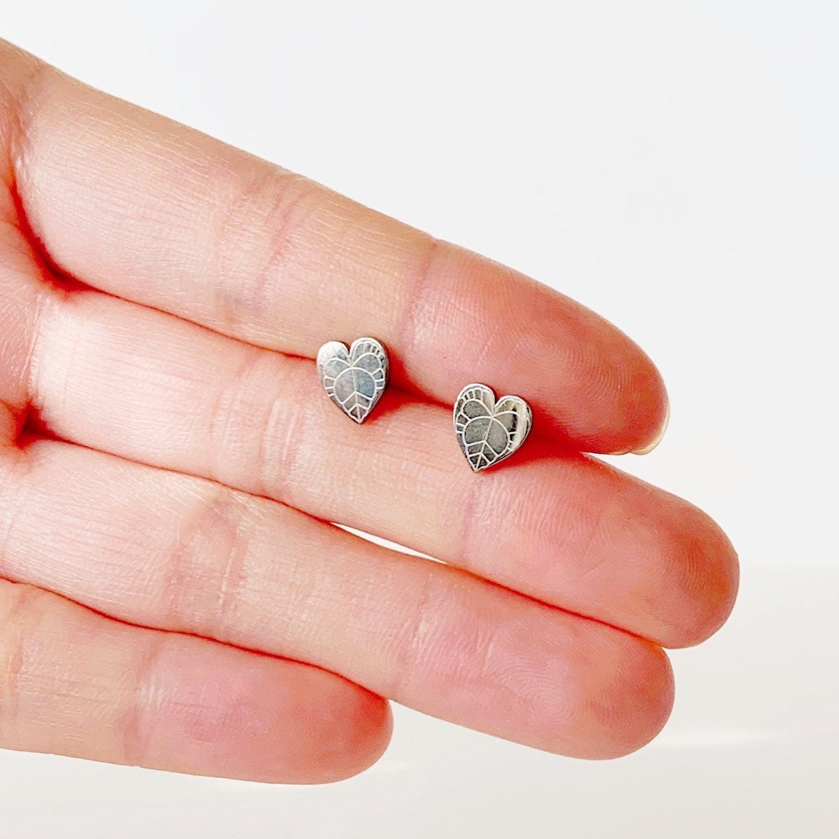 Anthurium Clarinervium Metal Stud Earrings - Plant Dosage