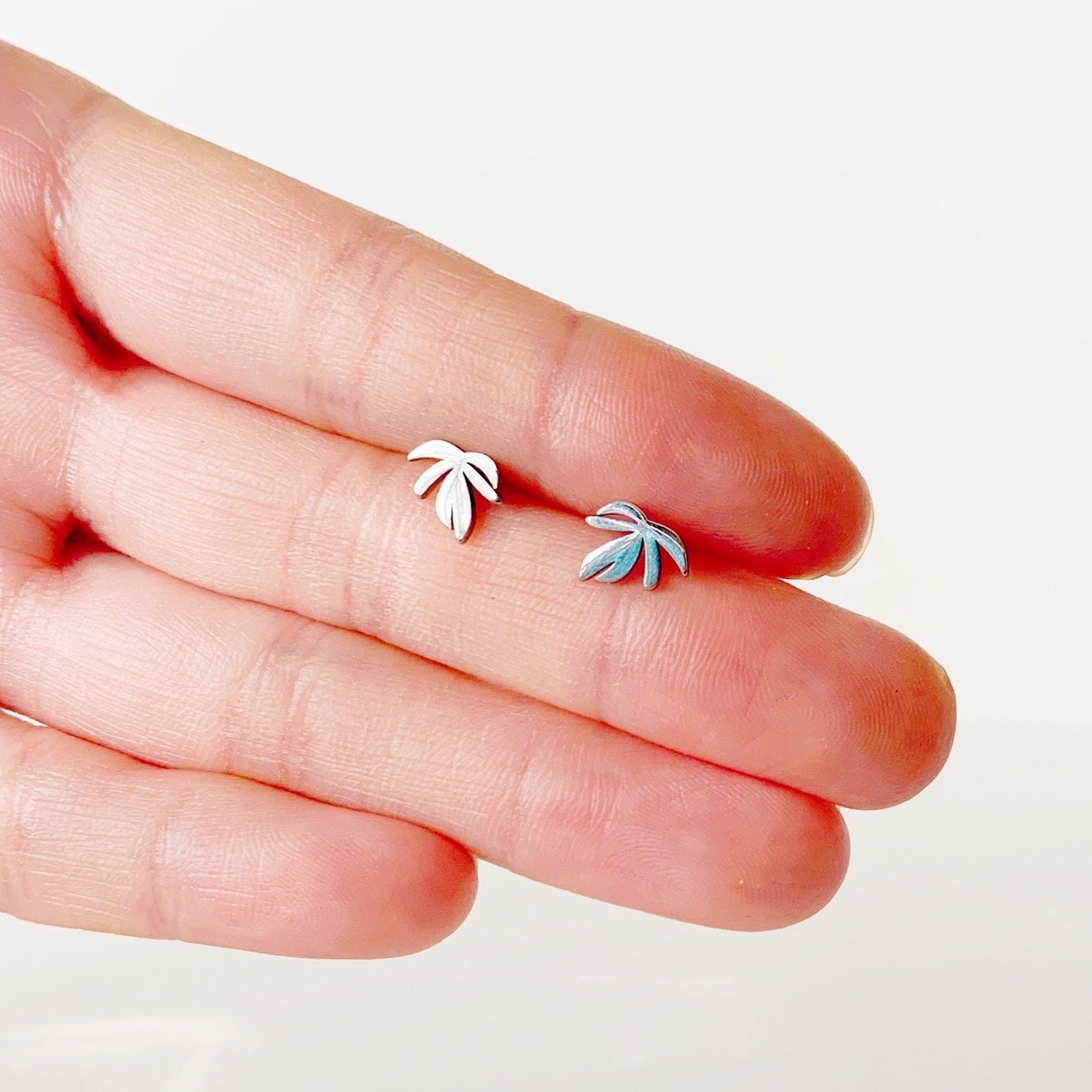 Rhaphidophora Decursiva Metal Stud Earrings - Plant Dosage