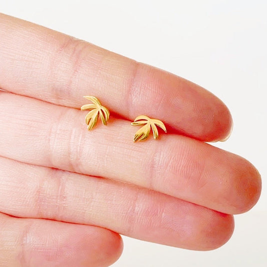 Rhaphidophora Decursiva Metal Stud Earrings - Plant Dosage